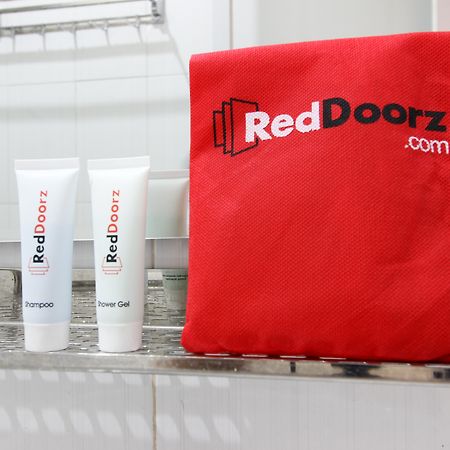 Reddoorz Plus Near Upn Jogjakarta 2 Maguwo Ngoại thất bức ảnh