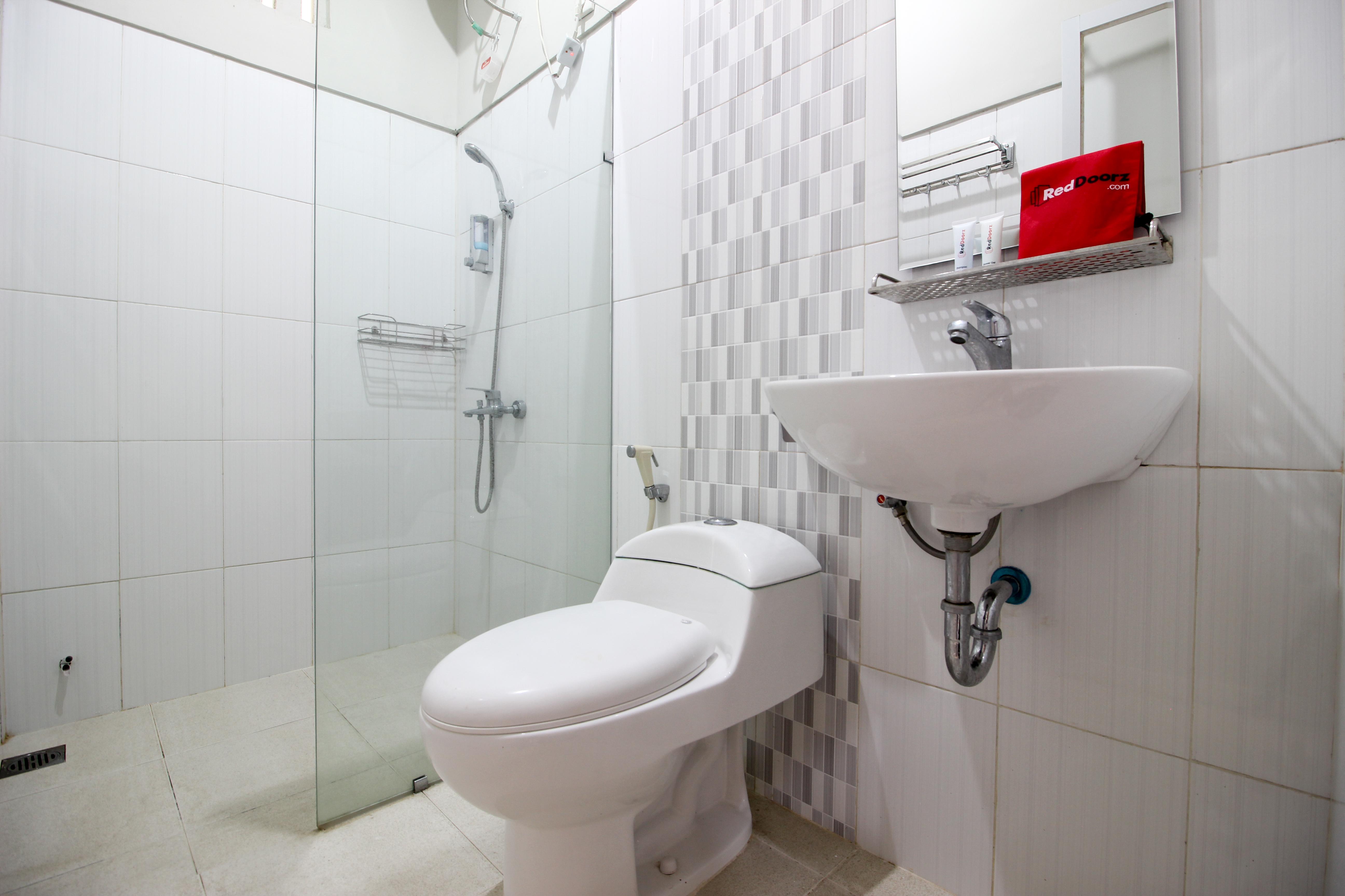 Reddoorz Plus Near Upn Jogjakarta 2 Maguwo Ngoại thất bức ảnh