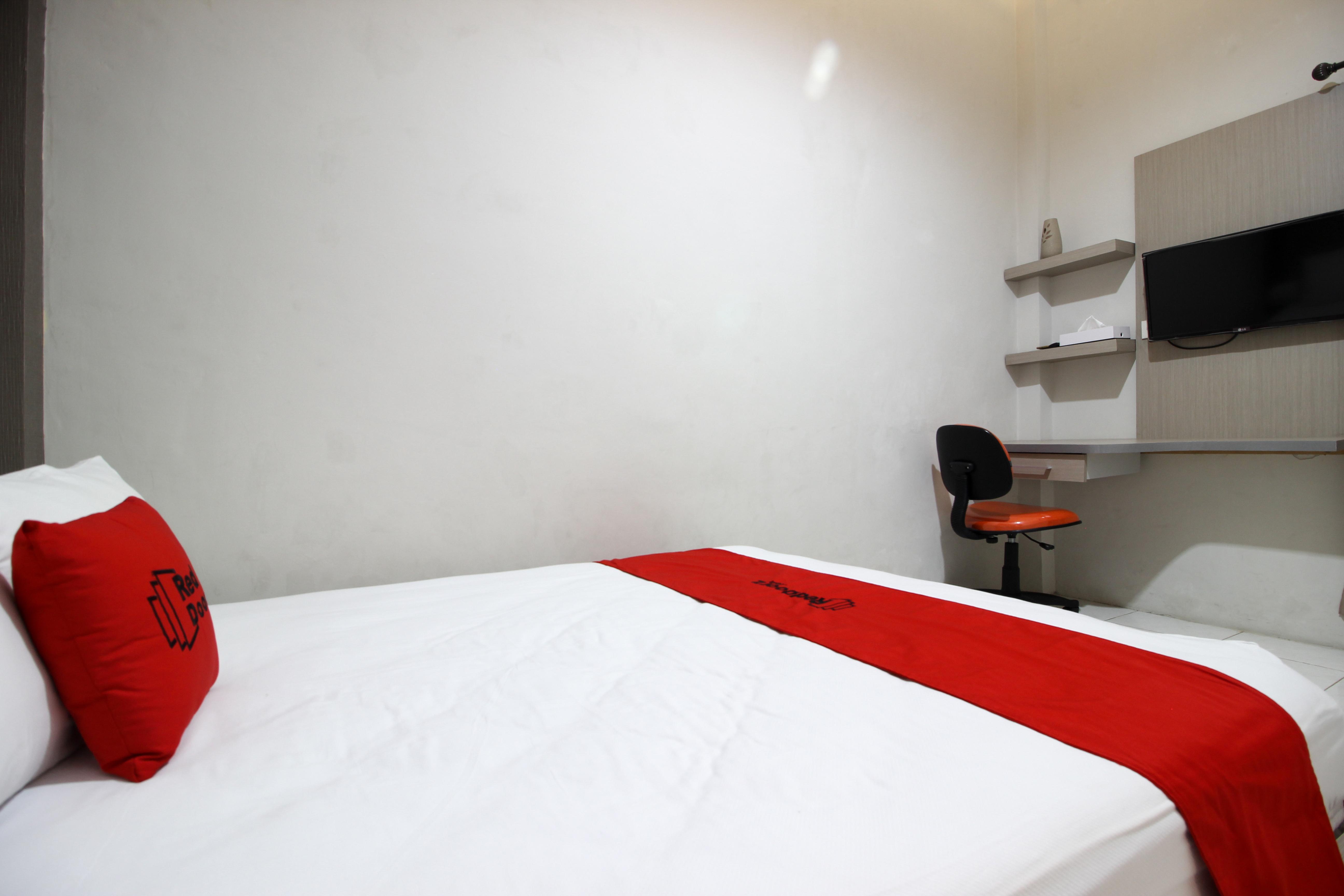 Reddoorz Plus Near Upn Jogjakarta 2 Maguwo Ngoại thất bức ảnh