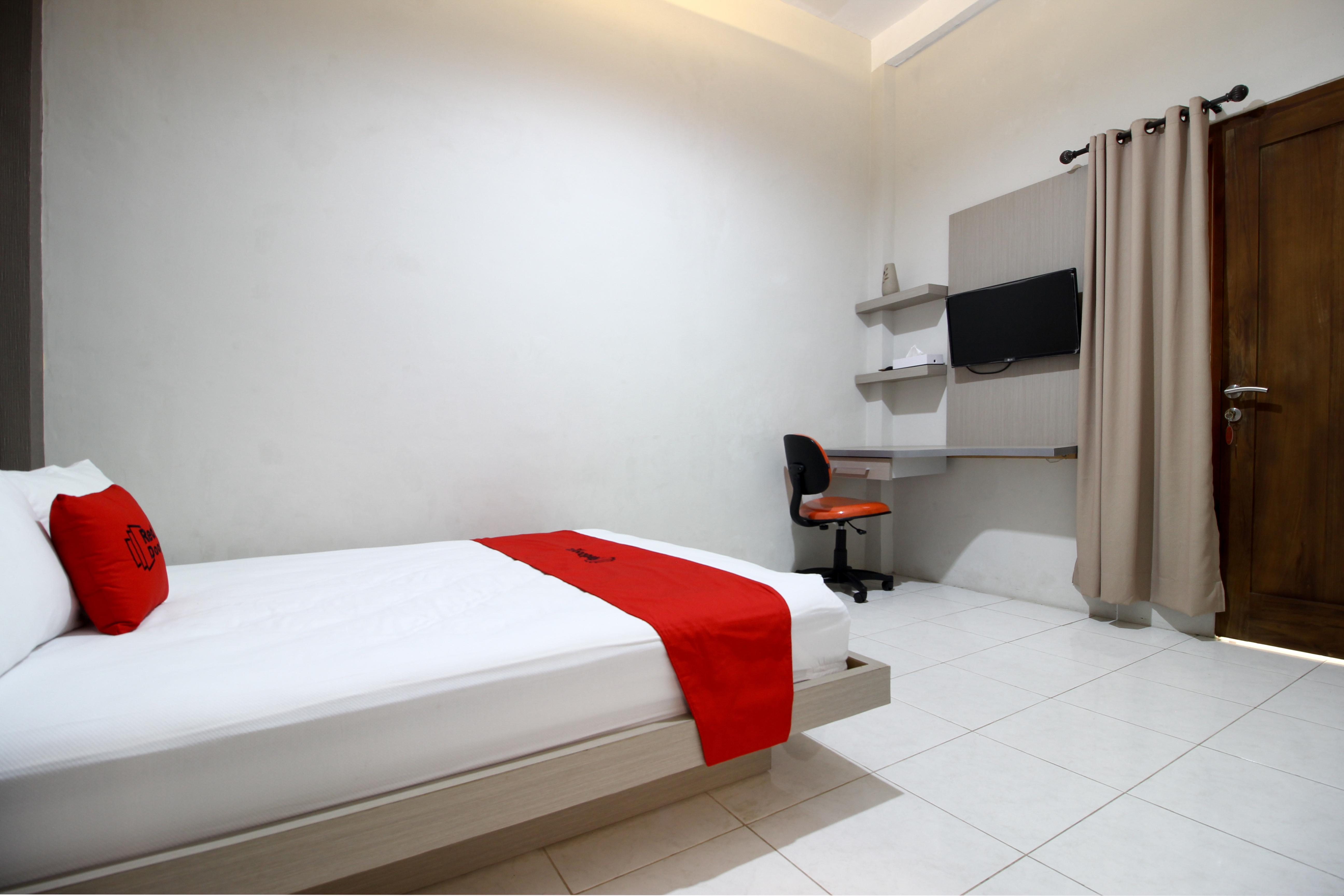 Reddoorz Plus Near Upn Jogjakarta 2 Maguwo Ngoại thất bức ảnh