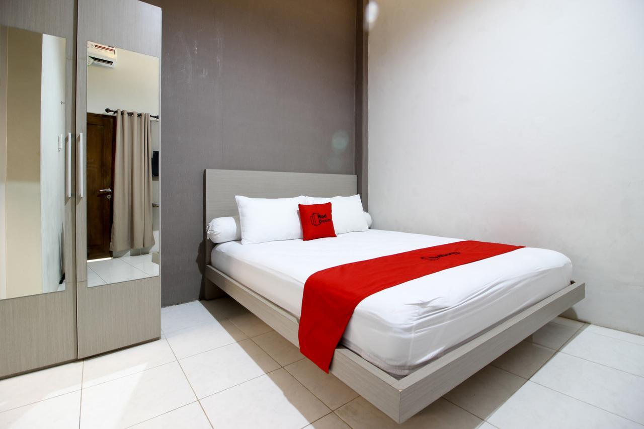 Reddoorz Plus Near Upn Jogjakarta 2 Maguwo Ngoại thất bức ảnh