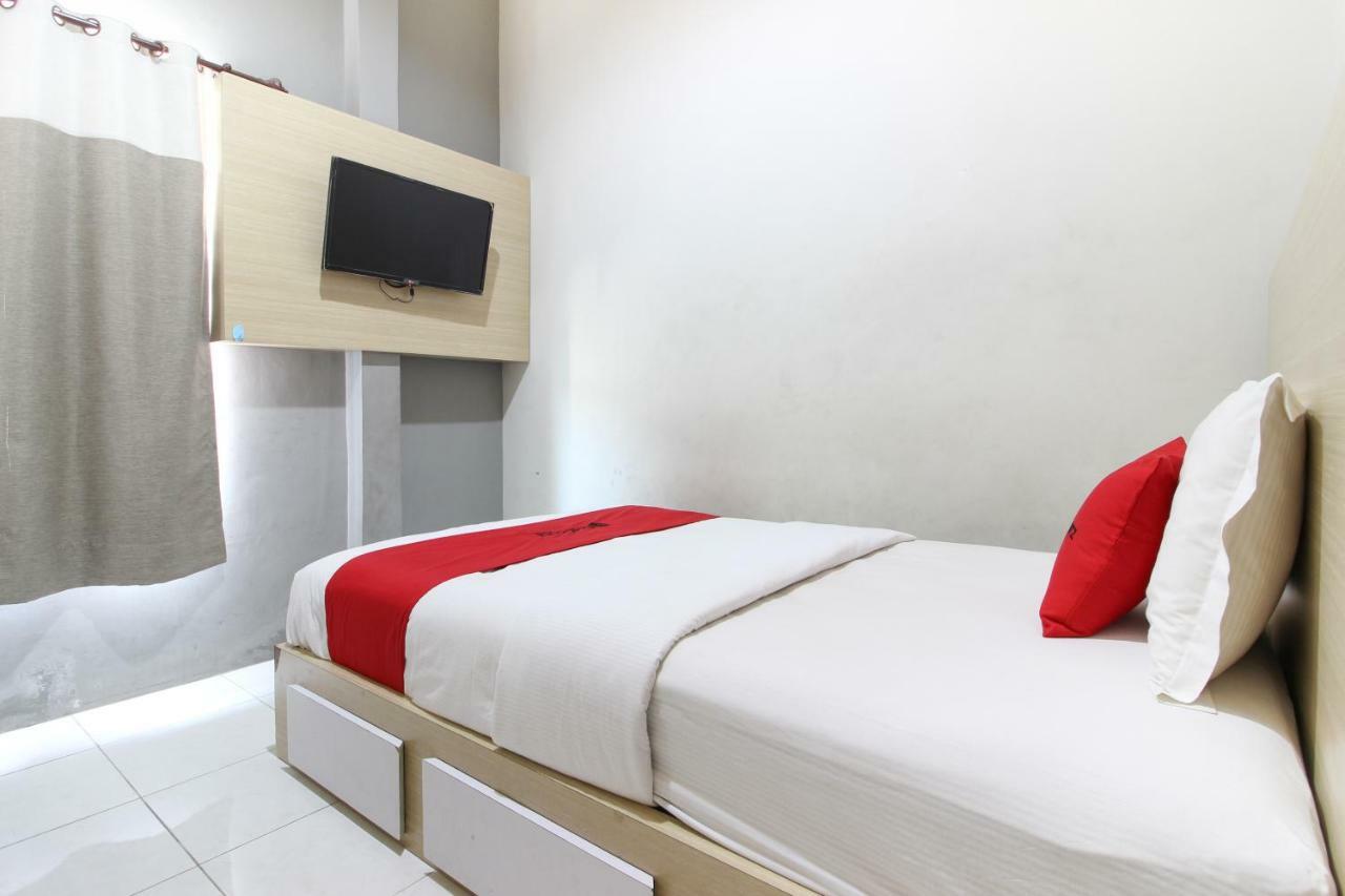 Reddoorz Plus Near Upn Jogjakarta 2 Maguwo Ngoại thất bức ảnh